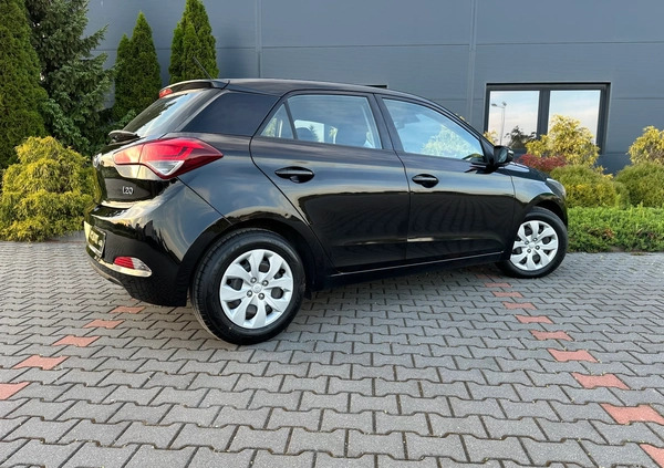 Hyundai i20 cena 32999 przebieg: 138193, rok produkcji 2017 z Warka małe 704